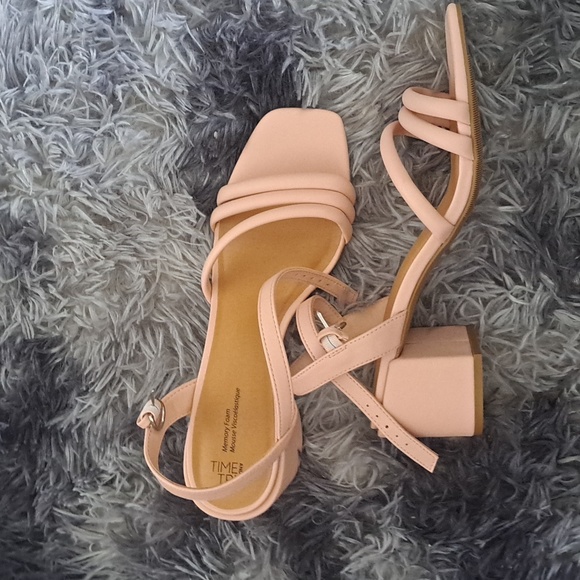 Strappy Pink Time & Tru chunky heals - Picture 2 of 3